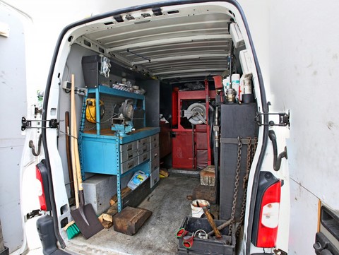 interieur d'un fourgon atelier pour le dépannage.